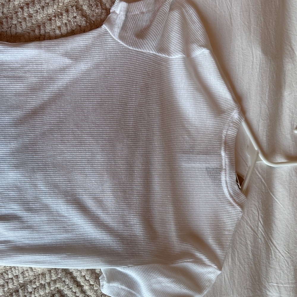 SKIMS White Ribbed Short Sleeve Tee - Picture 4 of 4